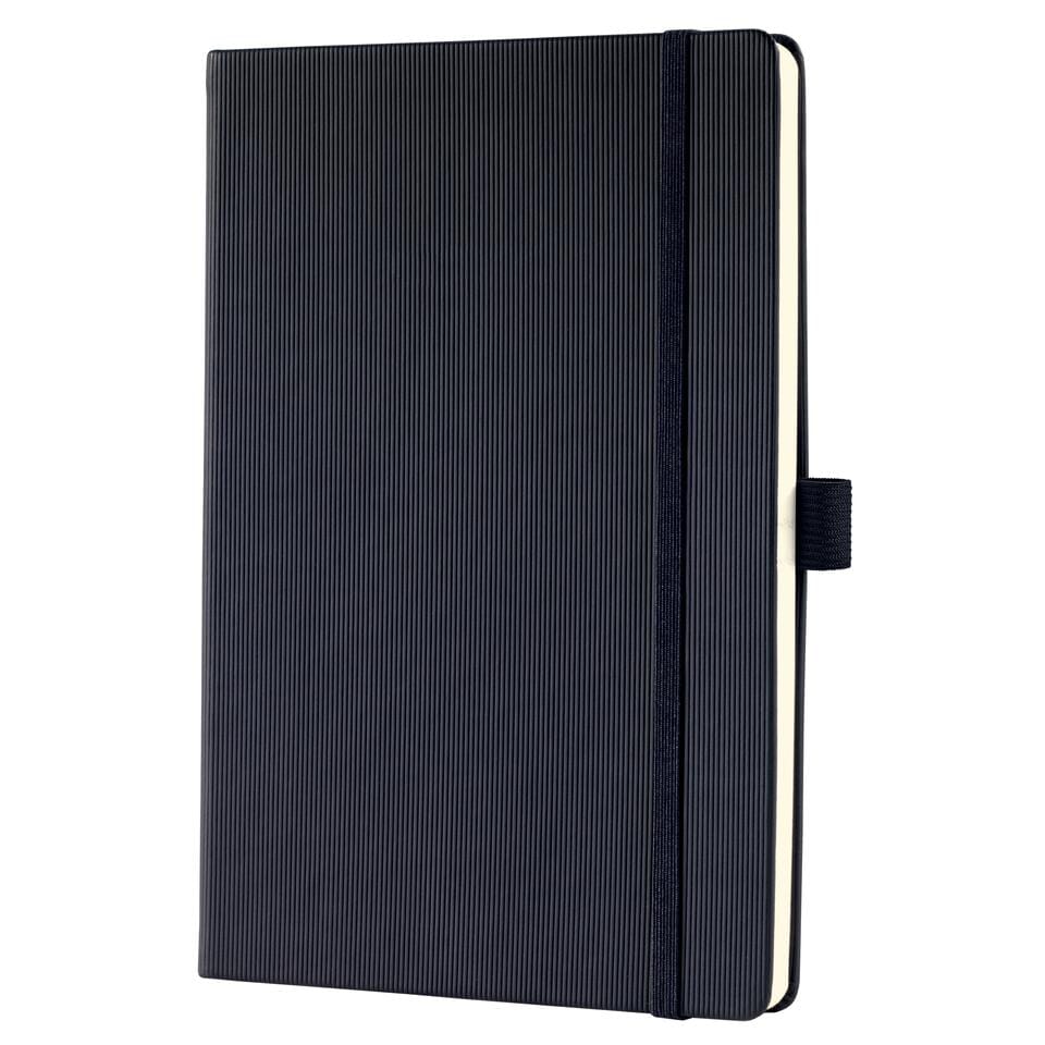 Notitieboek Conceptum Pure A5 zwart 5mm ruit hardcover. Genummerde pagina's, inhoudsopgave, sluiting d.m.v. elastiek, lus voor pen, 2 leeslintjes. 194 pagina's 80 grams chamoiskleurig papier. PEFC-gecertificeerd